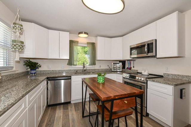 1304 N Grandview BOULEVARD, Waukesha, WI 53188