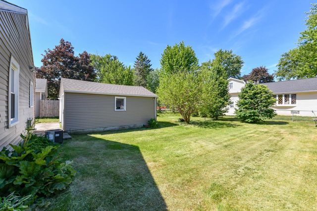 1304 N Grandview BOULEVARD, Waukesha, WI 53188