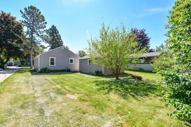 1304 N Grandview BOULEVARD, Waukesha, WI 53188