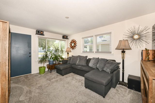 1304 N Grandview BOULEVARD, Waukesha, WI 53188