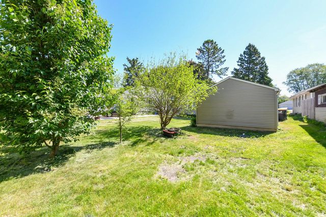 1304 N Grandview BOULEVARD, Waukesha, WI 53188