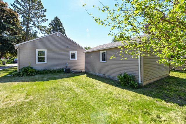 1304 N Grandview BOULEVARD, Waukesha, WI 53188