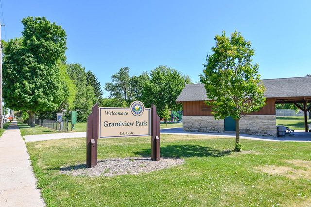 1304 N Grandview BOULEVARD, Waukesha, WI 53188