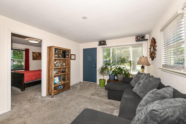 1304 N Grandview BOULEVARD, Waukesha, WI 53188