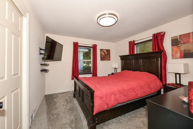 1304 N Grandview BOULEVARD, Waukesha, WI 53188
