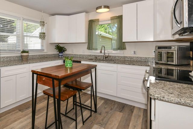 1304 N Grandview BOULEVARD, Waukesha, WI 53188
