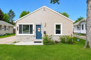 1304 N Grandview BOULEVARD, Waukesha, WI 53188