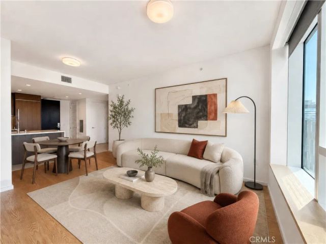 889 Francisco 2502, Los Angeles, CA 90017
