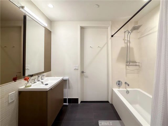 889 Francisco 2502, Los Angeles, CA 90017