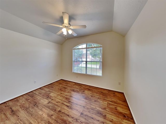 11919 Lois Lane, Pinehurst, TX 77362