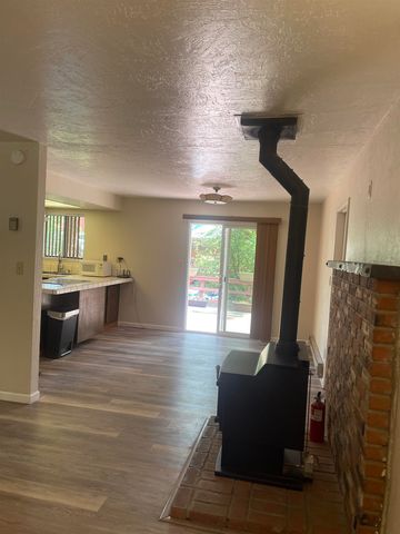 302 Mountain View Road, Calpine, CA 96124