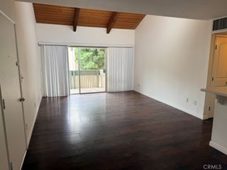8601 International 265, Canoga Park, CA 91304