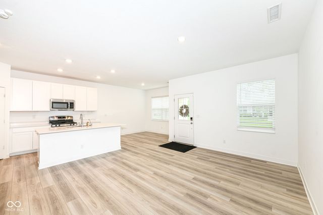 7199 Governors Row, Avon, IN 46123