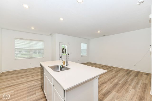 7199 Governors Row, Avon, IN 46123