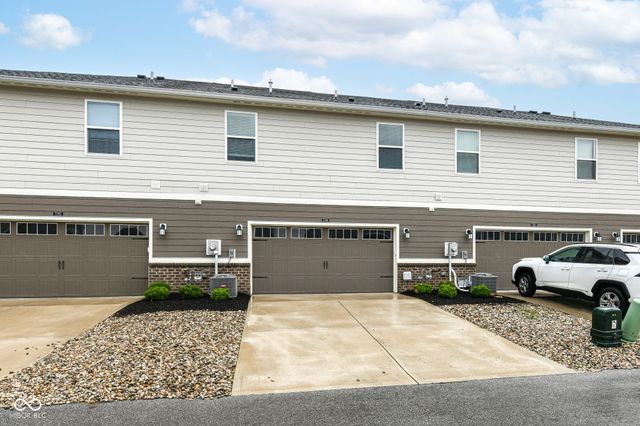 7199 Governors Row, Avon, IN 46123