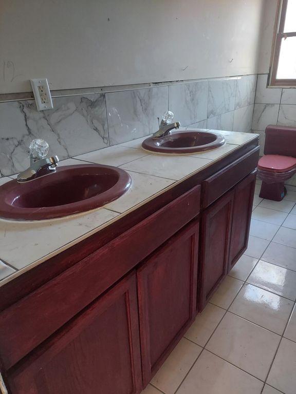 Image 6 of property listing at 2204 Rifle Range Road, Mount Pleasant, SC 29466