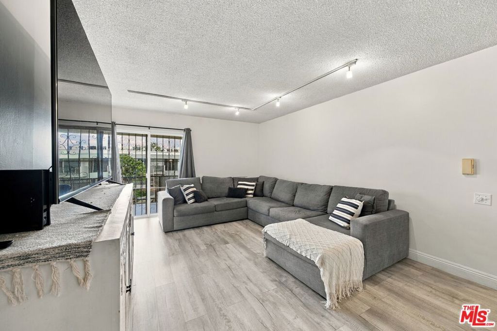 3166 S Sepulveda Boulevard 6, Los Angeles, CA 90034