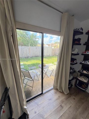 1100 SW 109th Ave, Pembroke Pines, FL 33025