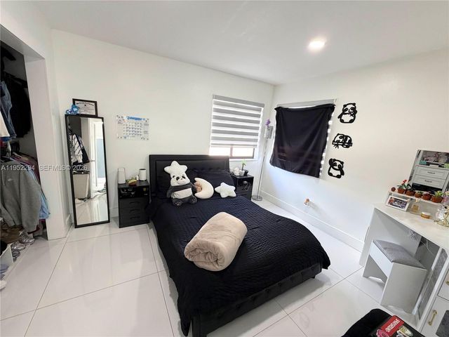 1100 SW 109th Ave, Pembroke Pines, FL 33025