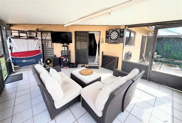 1100 SW 109th Ave, Pembroke Pines, FL 33025