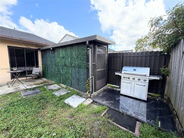 1100 SW 109th Ave, Pembroke Pines, FL 33025