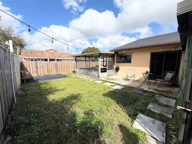 1100 SW 109th Ave, Pembroke Pines, FL 33025