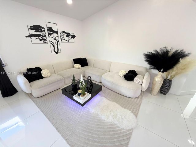 1100 SW 109th Ave, Pembroke Pines, FL 33025