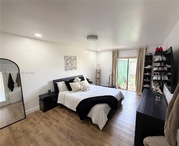 1100 SW 109th Ave, Pembroke Pines, FL 33025