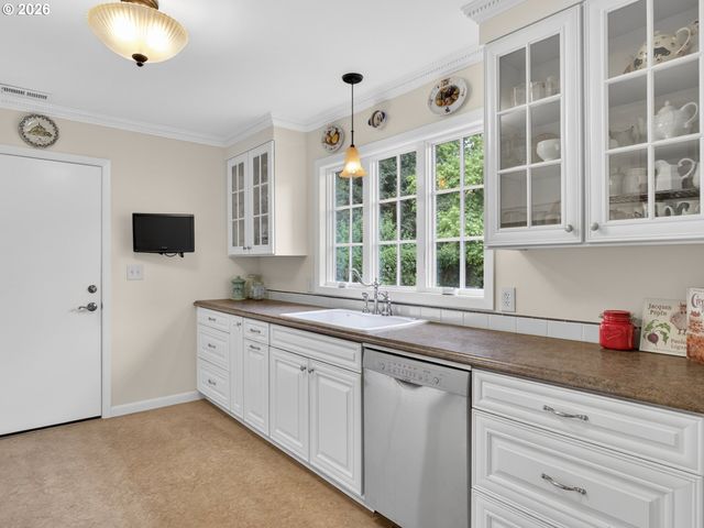 5025 Sw VERMONT St, Portland, OR 97219