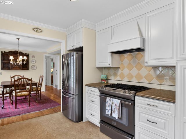 5025 Sw VERMONT St, Portland, OR 97219