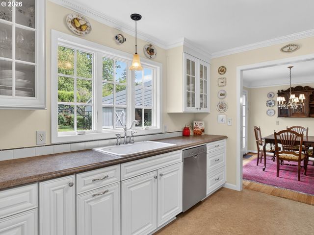 5025 Sw VERMONT St, Portland, OR 97219
