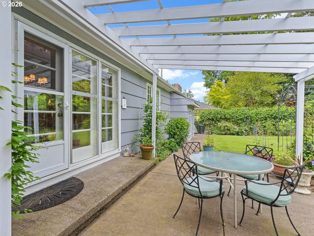 5025 Sw VERMONT St, Portland, OR 97219