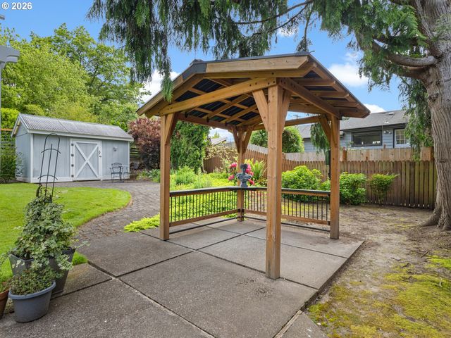 5025 Sw VERMONT St, Portland, OR 97219