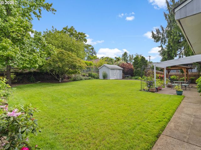 5025 Sw VERMONT St, Portland, OR 97219