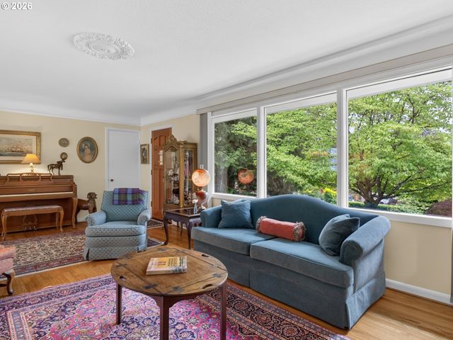 5025 Sw VERMONT St, Portland, OR 97219