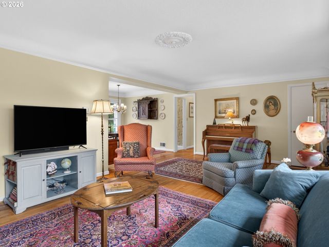 5025 Sw VERMONT St, Portland, OR 97219