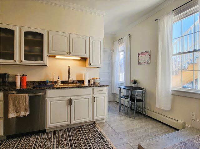 102 Broadway 2B, Newport, RI 02840