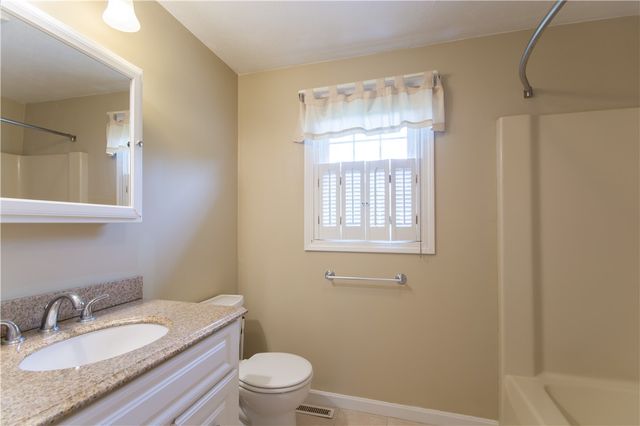 5804 Post Road 8, Warwick, RI 02818