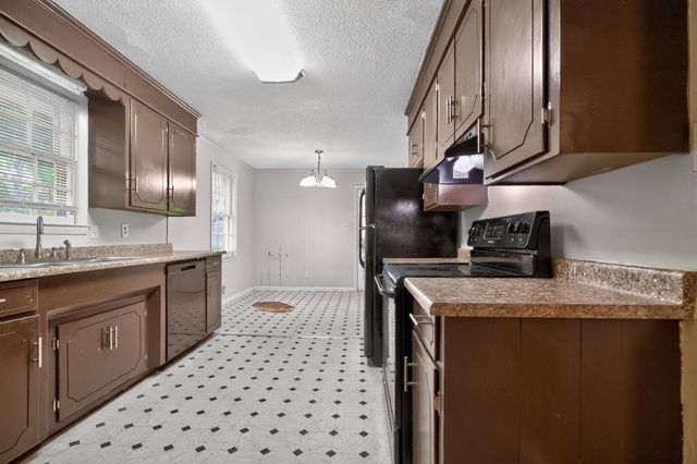 482 Carolyn Dr, Spartanburg, SC 29306