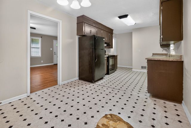 482 Carolyn Dr, Spartanburg, SC 29306