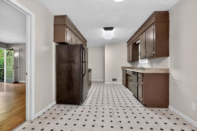 482 Carolyn Dr, Spartanburg, SC 29306