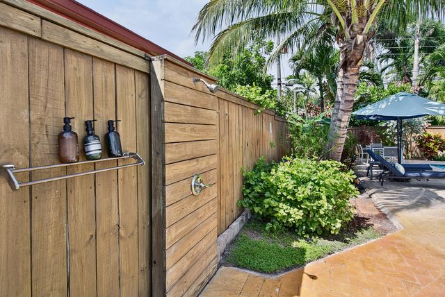 201 NE 16th Court, Fort Lauderdale, FL 33305