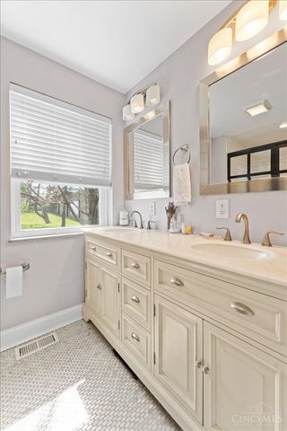 10019 Zig Zag Road, Montgomery, OH 45242