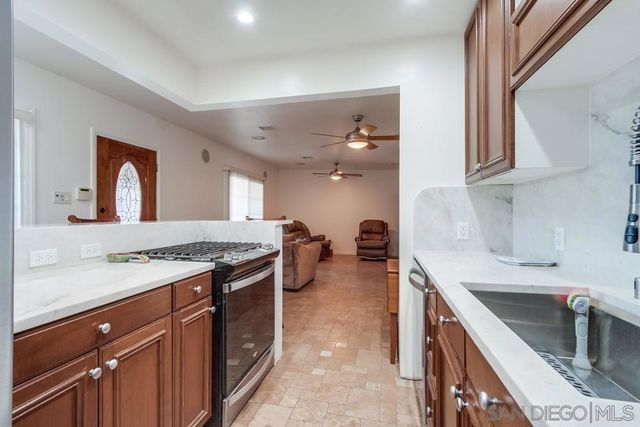 820 Frances Drive, Vista, CA 92084