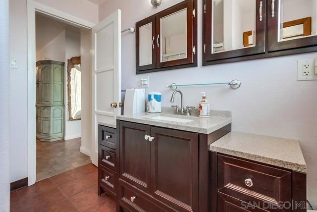 820 Frances Drive, Vista, CA 92084