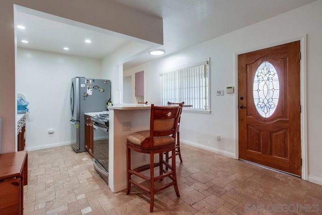 820 Frances Drive, Vista, CA 92084