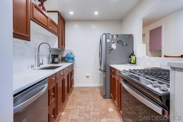 820 Frances Drive, Vista, CA 92084