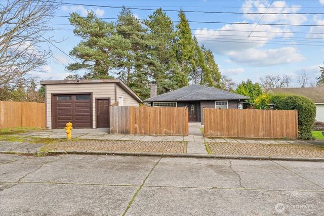 8250 Corliss Avenue N, Seattle, WA 98103