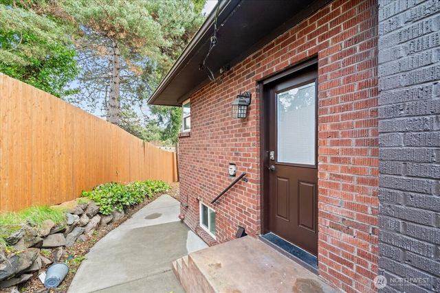 8250 Corliss Avenue N, Seattle, WA 98103