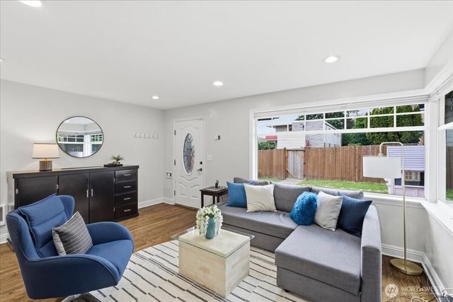 8250 Corliss Avenue N, Seattle, WA 98103